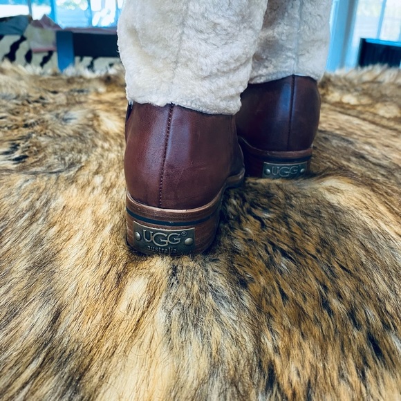 UGG TALL EXPOSED SHERPA - Picture 5 of 11